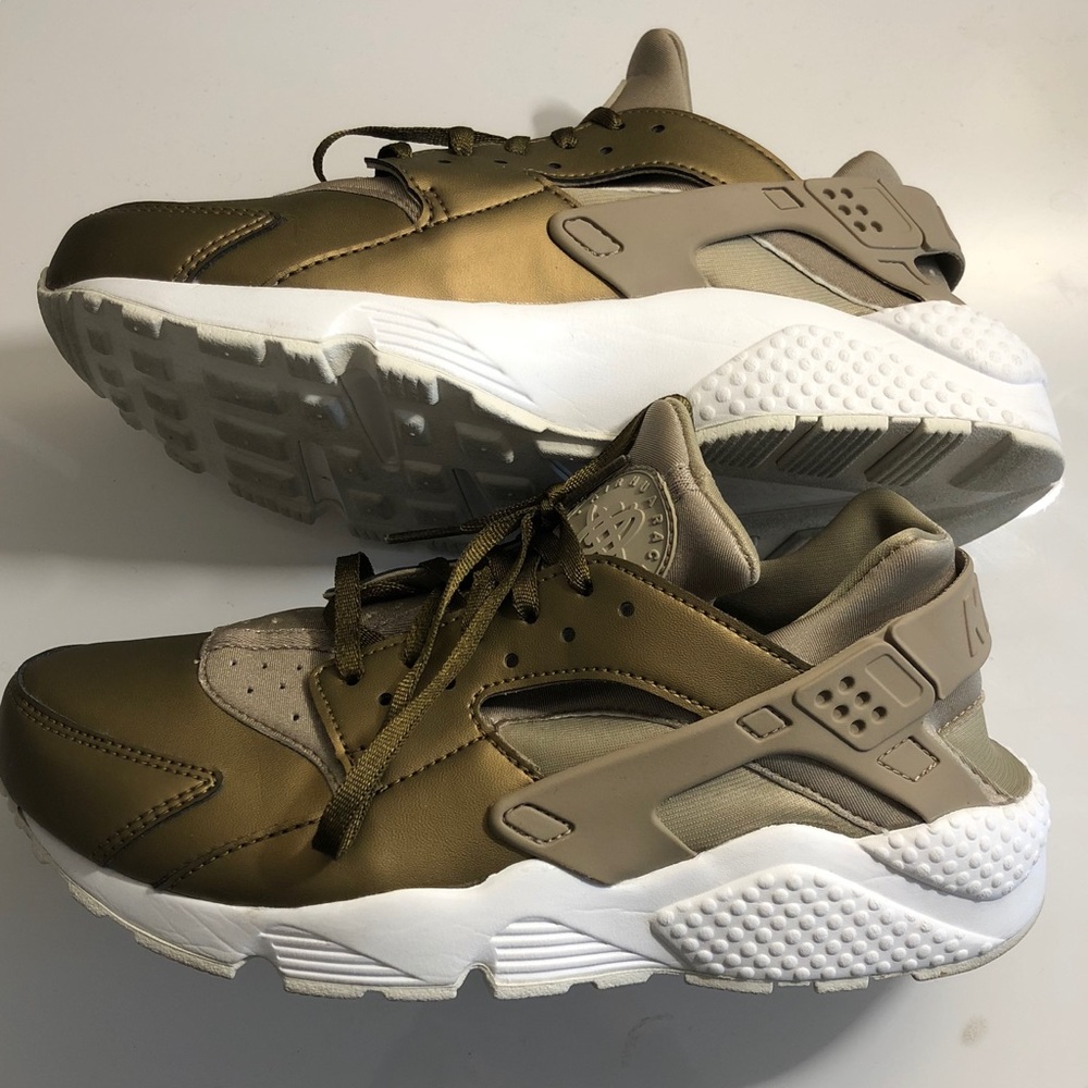 Olive Green/Metallic Nike Huaraches:
